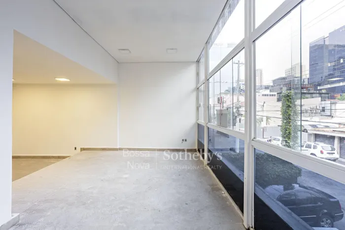 Imóvel Comercial com Fachada e Vitrine na Vila Nova Conceição