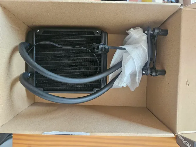 Water cooler Corsair H90 Kraken