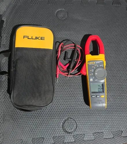 Vendo este alicate amperímetro da fluke novo na bolsa <br>Valor R$ 1.000 reais