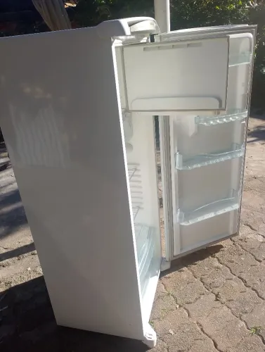 Vende Geladeira Consul Frost Free Gelando muito ok Nunca foi. Mexida em Nada ok.