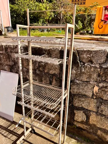 Estante de ferro