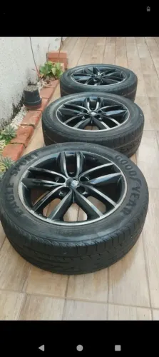 Roda 16 com 2 pneus Firestone e 2 Goodyear ,meia vida 