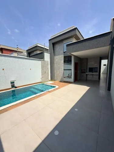Vende-se casa de alto padrão com piscina - Bairro Paraíso