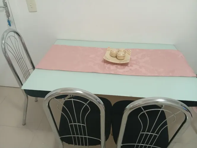 Mesa Retangular com 4 cadeiras