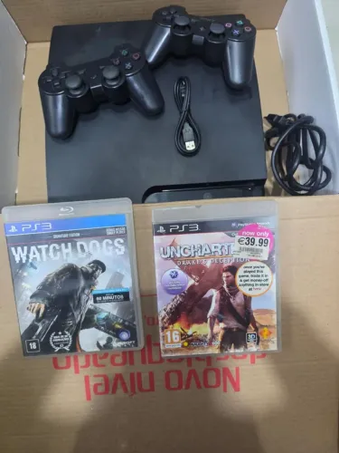 PS3 Slim, desbloqueado,com jogos,lojas no hd para vocês baixar jogos grátis ,2 controles.