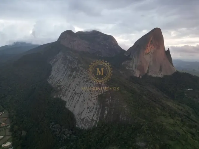 Terreno na região de Pedra Azul - Lago, platô e excelente acesso.