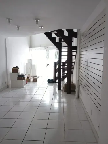 Shopping para aluguel tem 60 metros quadrados em Itaipava - Petrópolis - RJ