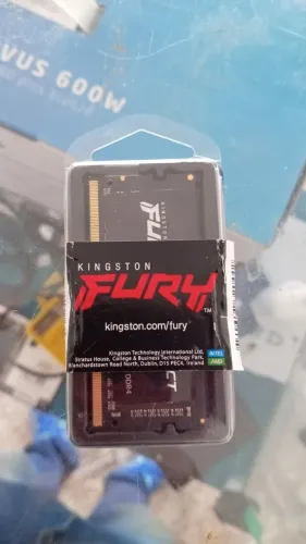 Memória DDR 4 16 GB Kingston.