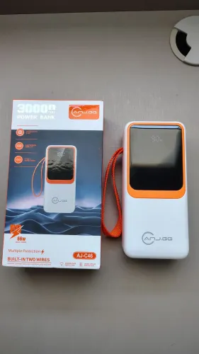 Carregador portatil de 30000 com várias saídas USB