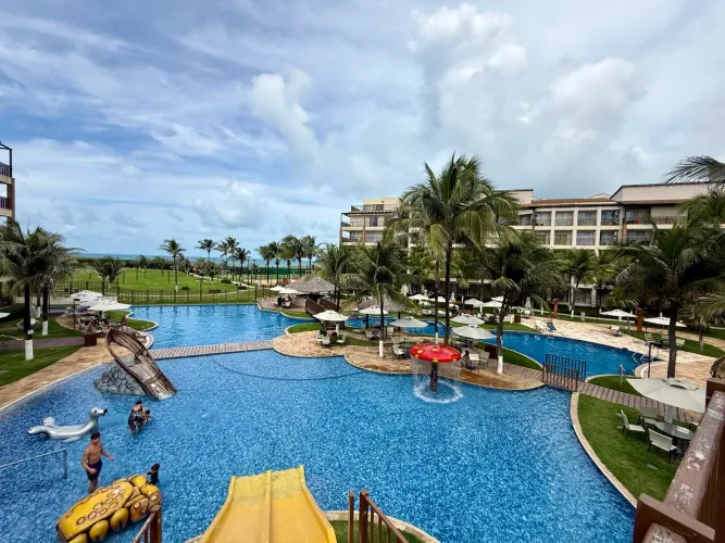 Apartamento com 02 quartos, a 150m do Beach Park.