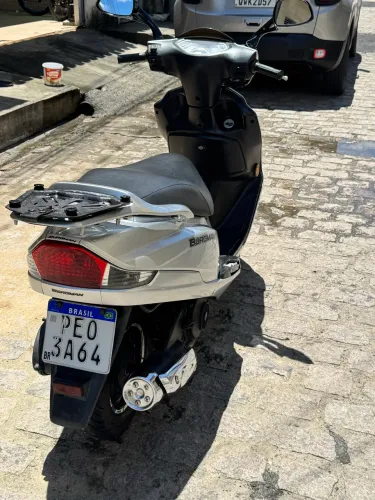 Motor muito bom motor bom econômica pra quem gosta de economizar moto toda certinha 