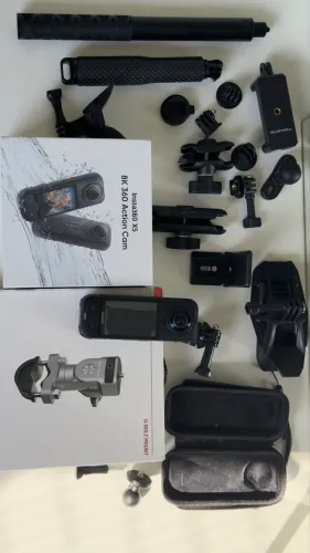 Câmera de ação INSTA 360 X5 com vários suportes e cartão SD