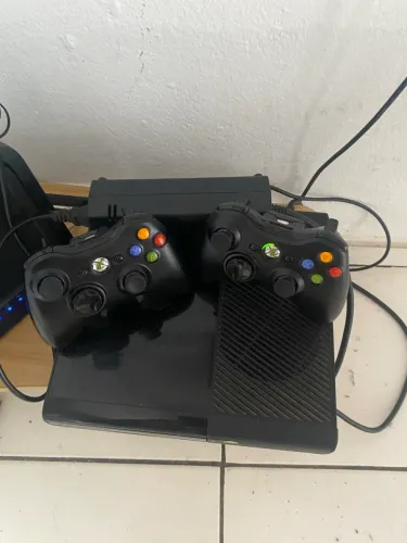 Xbox 360 Original + 2 Controles Originais + 83 Jogos no HD