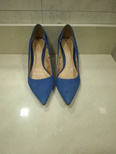 Scarpin Schutz azul 38