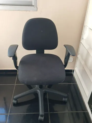 Cadeira Executiva Ergonômica Giratória