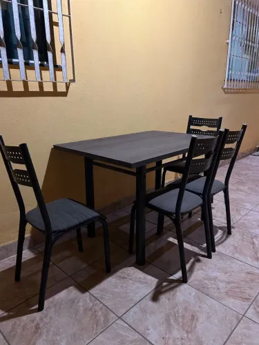 MESA DE JANTAR COM 4 CADEIRAS