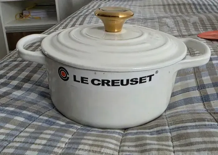 Le Creuset Panela Redonda Branco 16cm - 2,09 kg - 1,3 Litros.
