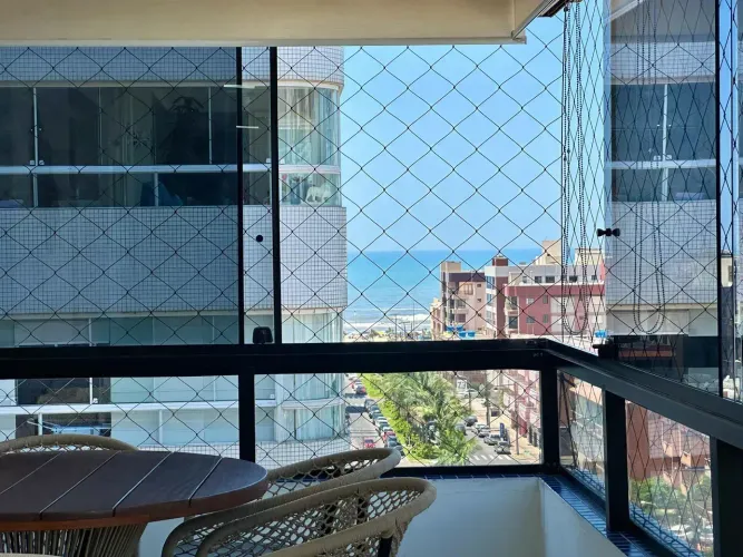 Sacada de frente para a Avenida, com vista para o mar e panorâmica para toda a cidade de S