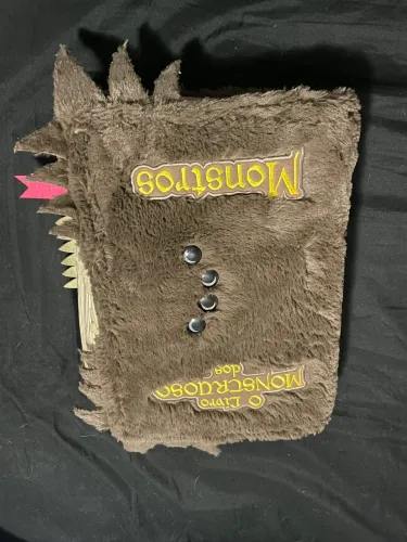 Almofada O Livro Monstruoso dos monstros Harry Potter