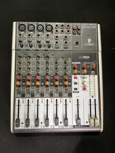 Mesa de som behringer xenyx 1204 usb