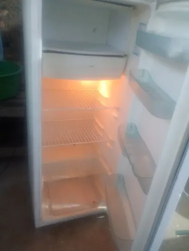 Vendo a geladeira toda boa moro no bairro Mangabeira em feira de Santana zap *