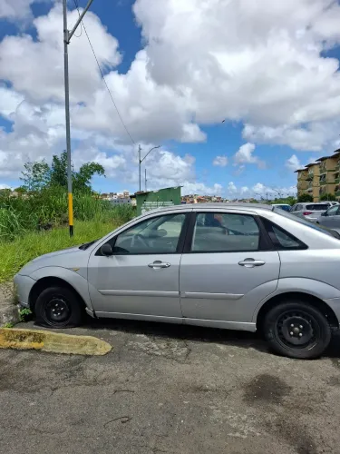 Ford Focus Ghia Sed. 2.0 16v/ 2.0 16V Flex 4P 2001