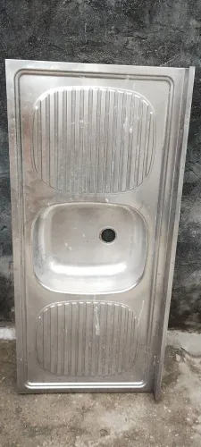 Pia de cozinha inox simples.