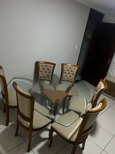 Mesa de jantar com 6 cadeiras
