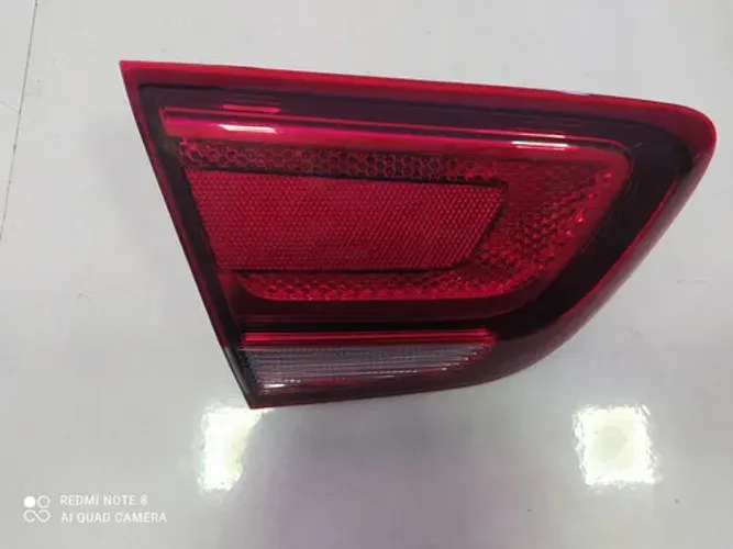 Lanterna Tampa Traseira Esquerda Cobalt 2017 A 2020 Esquerdo/motorista Vermelho