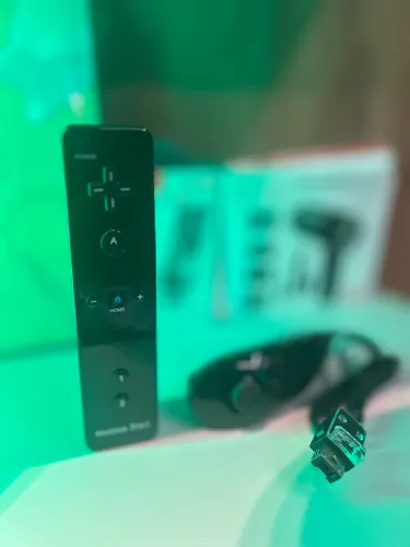 Wii Remote Plus com Nunchuk - Nintendo (Novo)