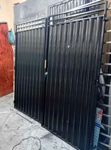 Portão de ferro pra garagem novo medida 2,20 X. 2,20