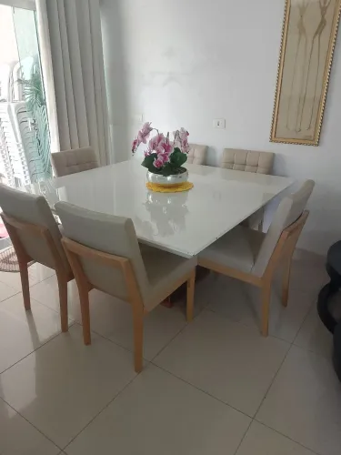 Mesa com 6 cadeiras