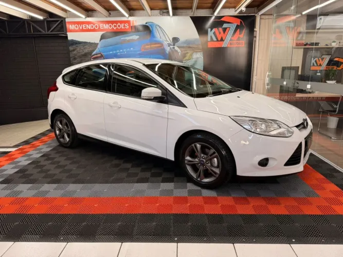 Ford Focus 1.6 S/1.6 SE Flex 16V 5P AUT 2015