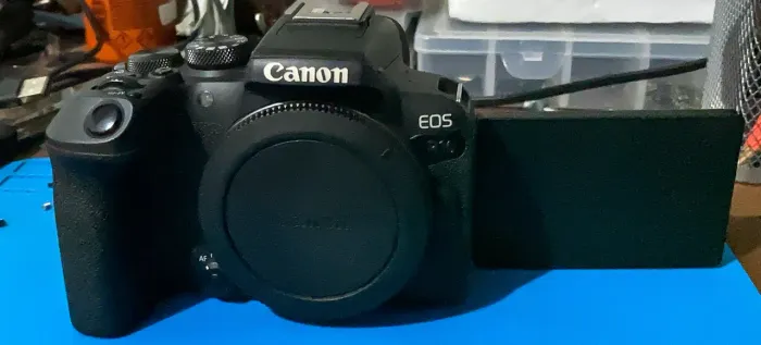 Canon R10 Com defeito.