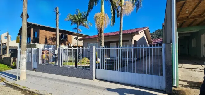  Casa à Venda | 2 Dorms + Edícula | Terreno Duplo | R$ 850 Mil
