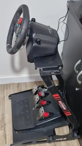 Volante simulador Logitech G27 com Cockpit Extreme