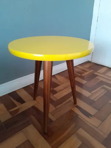 Linda mesa de apoio decorativa