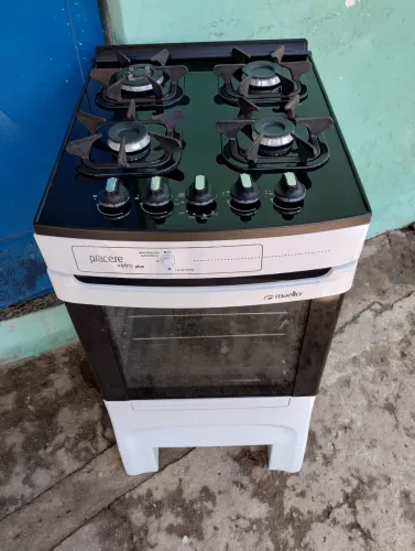 Vendo um fogão 4 bocas