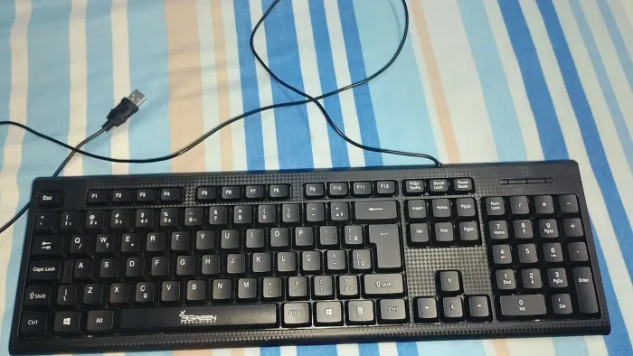 Teclado modelo MS1028 com fio USB