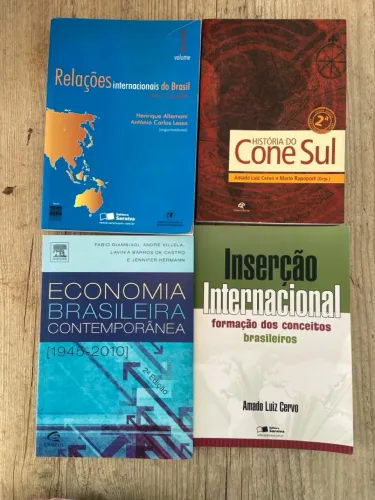 Livros de economia e relações internacionais - preços variados na descrição 