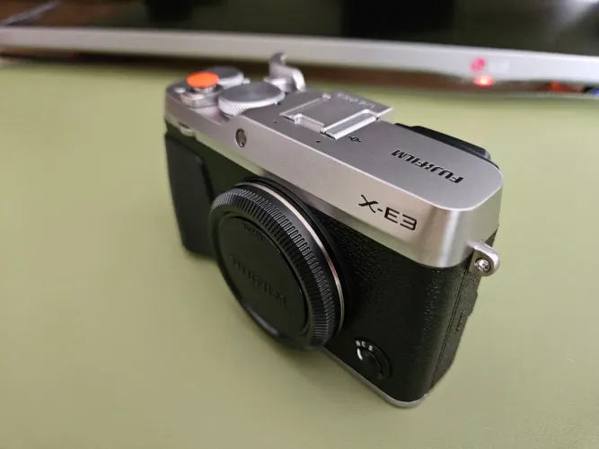Câmera Fujifilm X-E3 excelente estado (somente corpo)