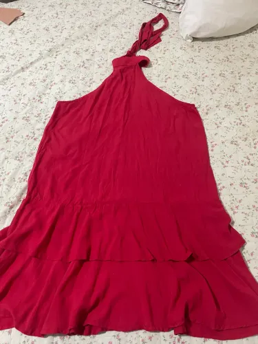 Vestido vermelho gola alta com babado 