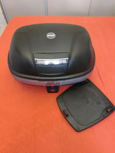 Oportunidade | Baú GIVI 46 litros monokey.