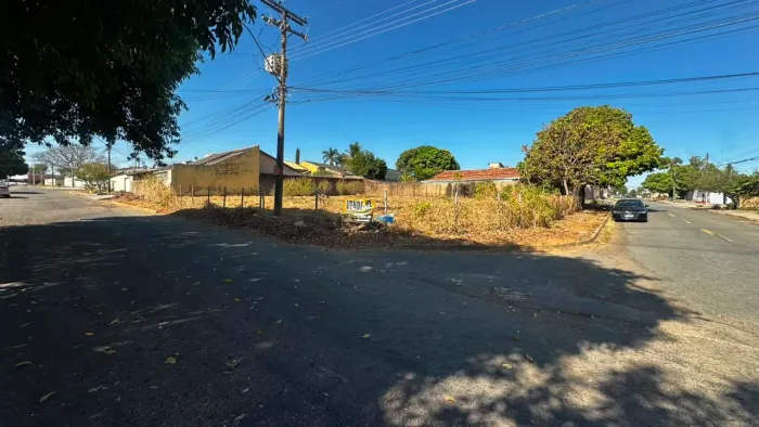 LOTE DE ESQUINA À VENDA SETOR PRESIDENTE