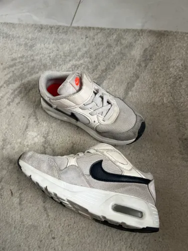 Nike infantil tamanho 27