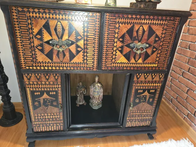 Armário Bar Vintage em Madeira com Marchetaria - Peça Decorativa