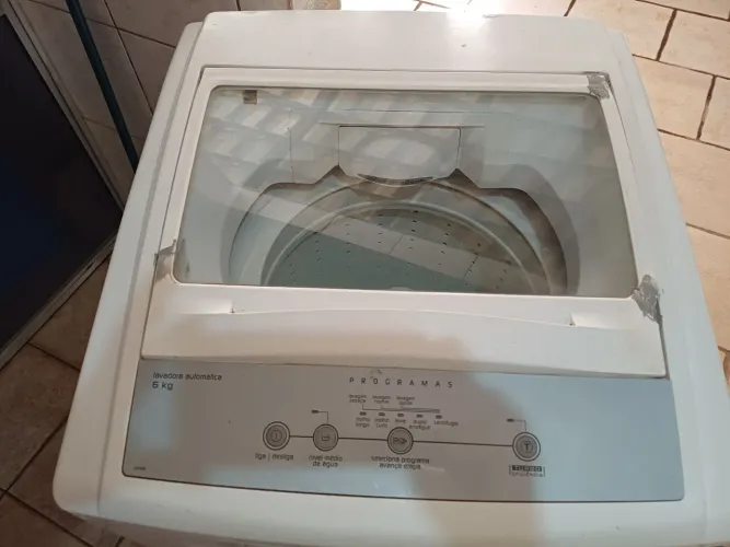 Vendo Máquina de Lavar 6 kg, usada, em perfeito funcionamento.