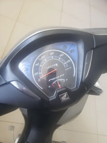 Vende-se Biz 110i 2024 Com 4.650km.