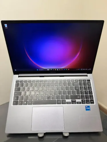 Notebook Samsung Galaxy Book  - i5-13°Gen - 8GB Ram - SSD 256GB Nvme - 15P- Completo