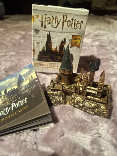 Harry Potter Hogwarts Castle and Sticker Book: Lights Up! (Novo e colecionável)
